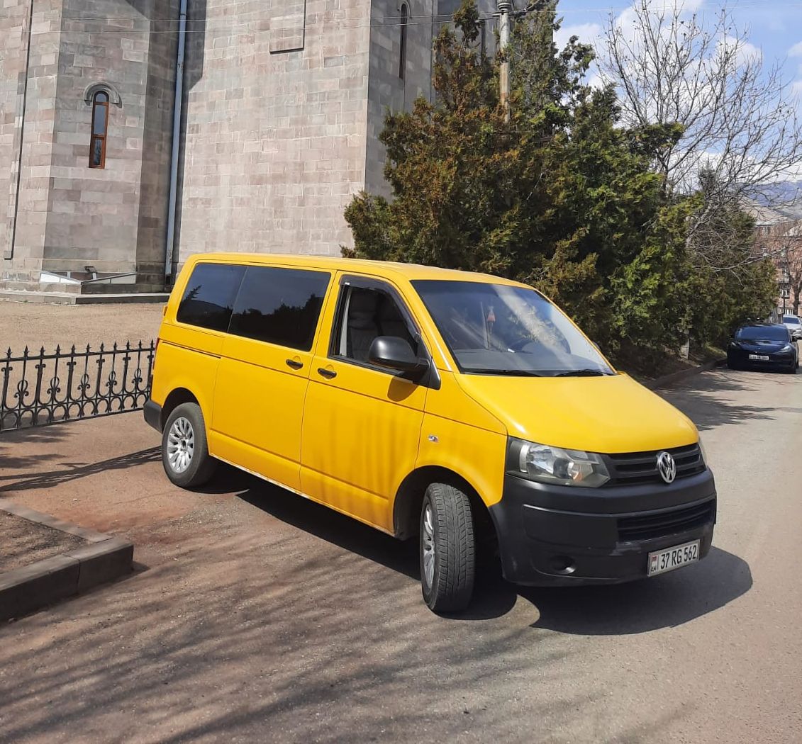 2V. Volkswagen Caravelle 